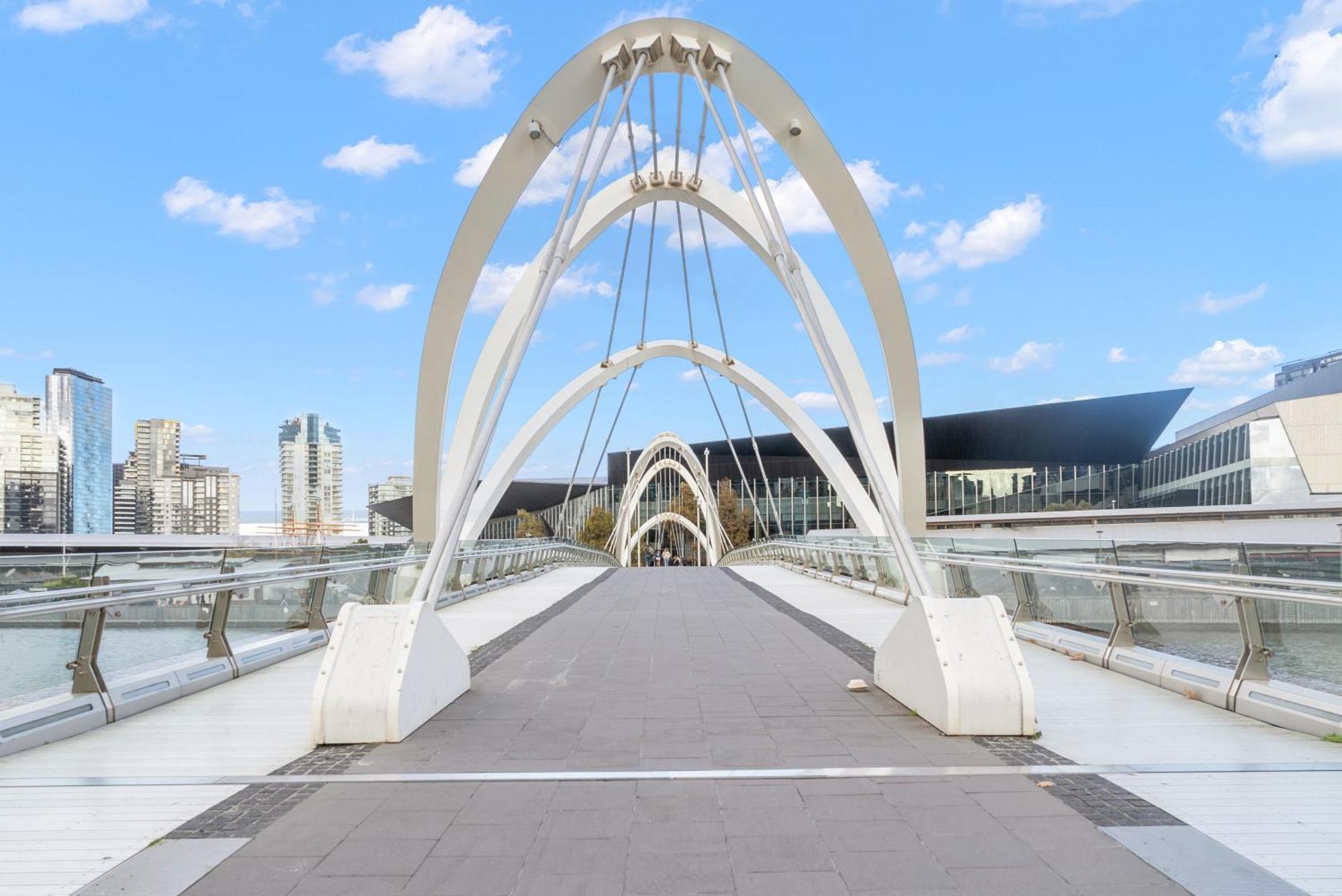 Resort Style Living Yarra Wharf Мельбурн Экстерьер фото